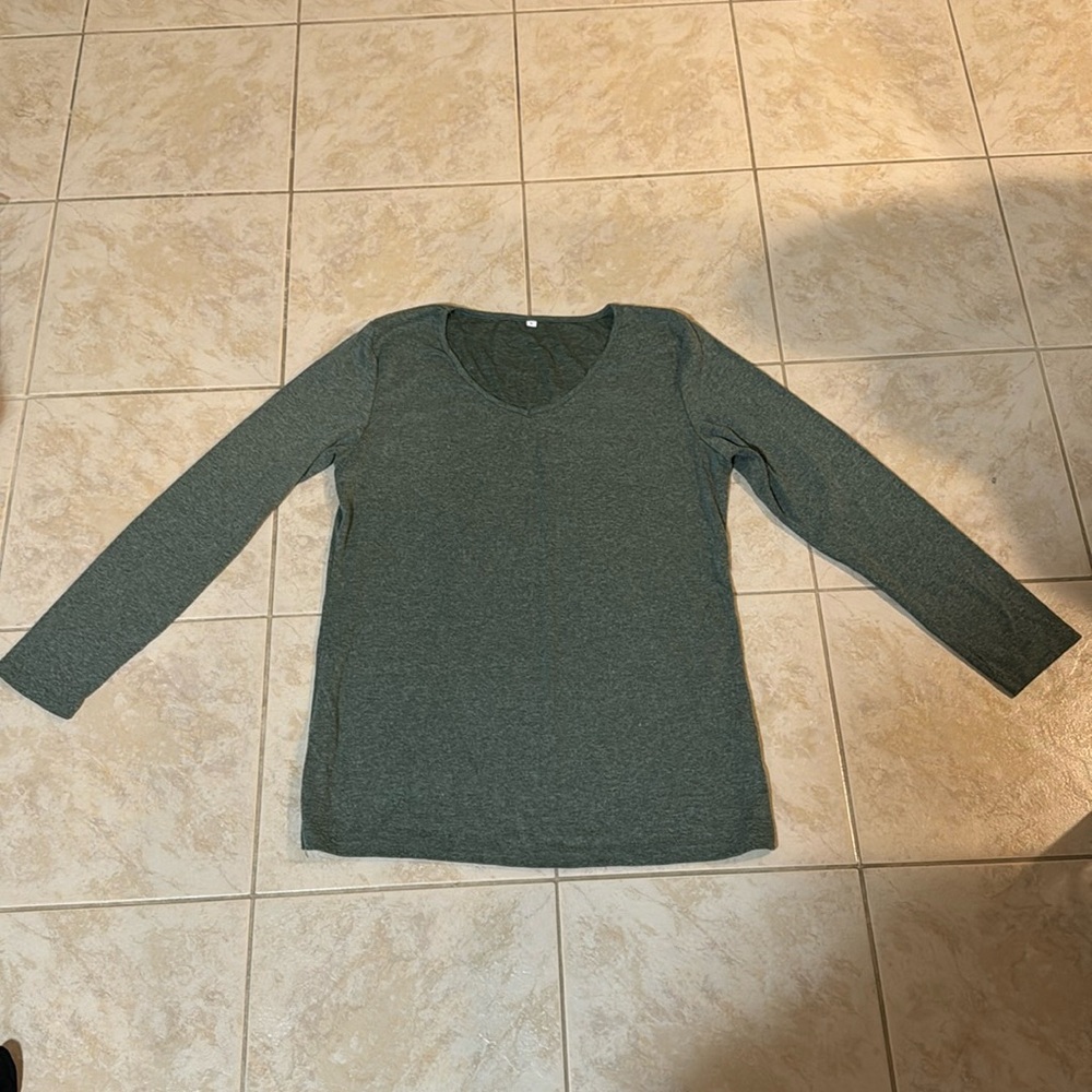 Women’s green long sleeve shirt. Size large